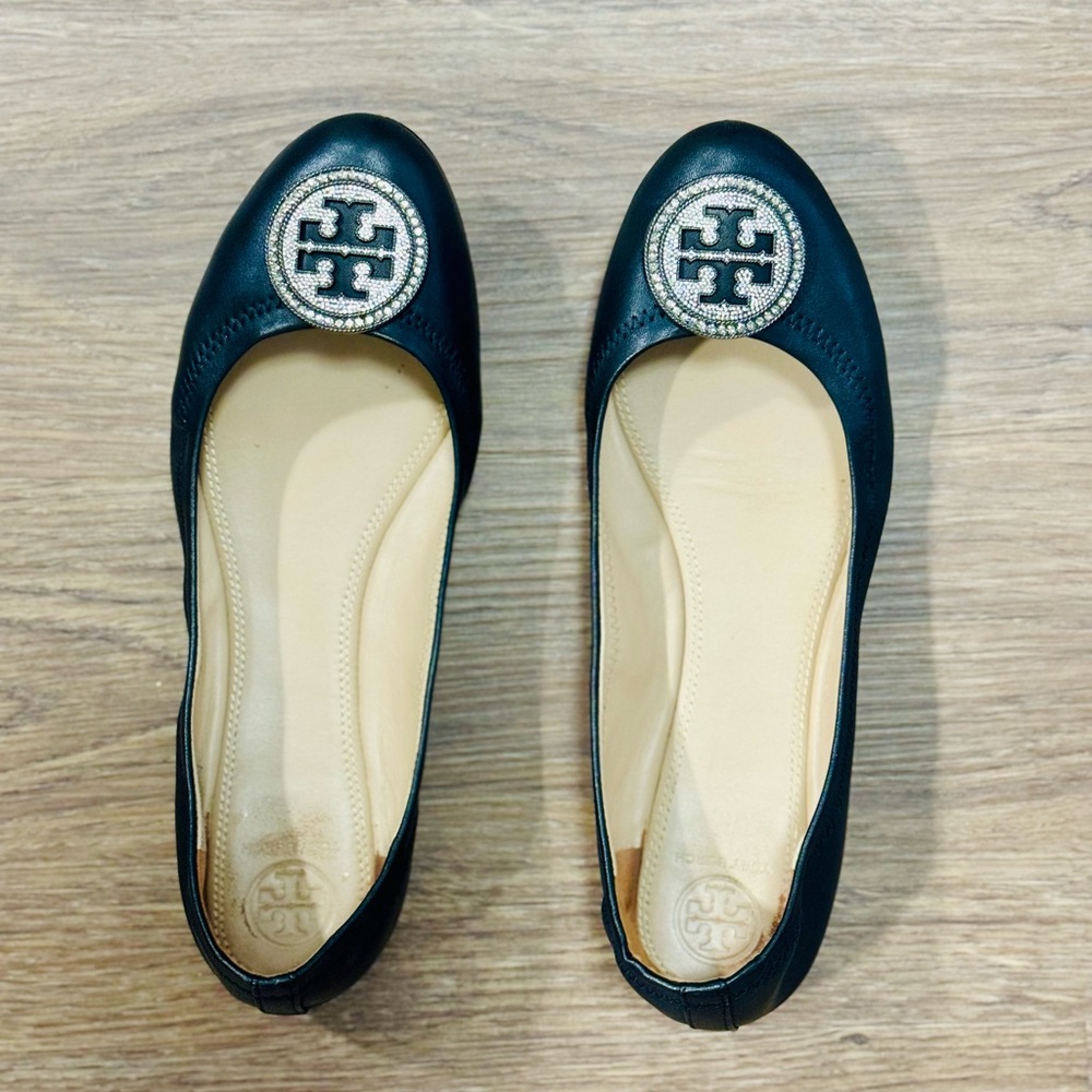 Sparkly Tory Burch flats - holiday season must have!!❤️🎄